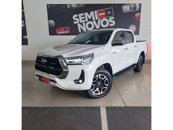 TOYOTA HILUX 2.8 D-4D TURBO DIESEL CD SRX 4X4 AUTOMÁTICO